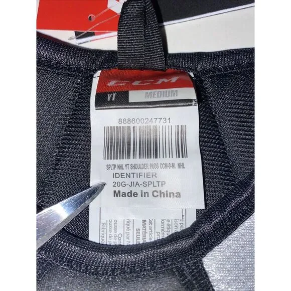 NWT CCM LTP Hockey Shoulder Pads Junior YT Medium - Picture 4 of 4